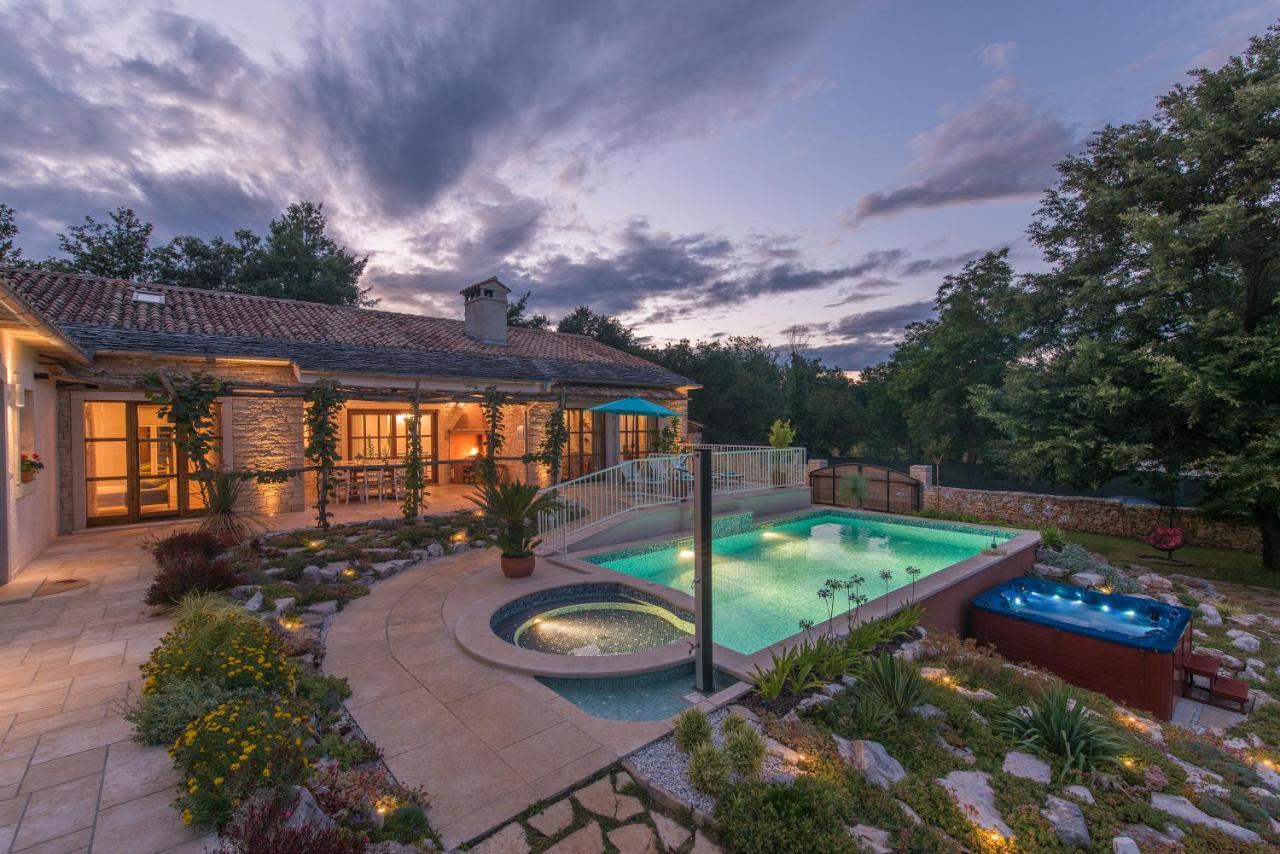 Family Villa Lipica With Private Pool And Jacuzzi Pazin Dış mekan fotoğraf