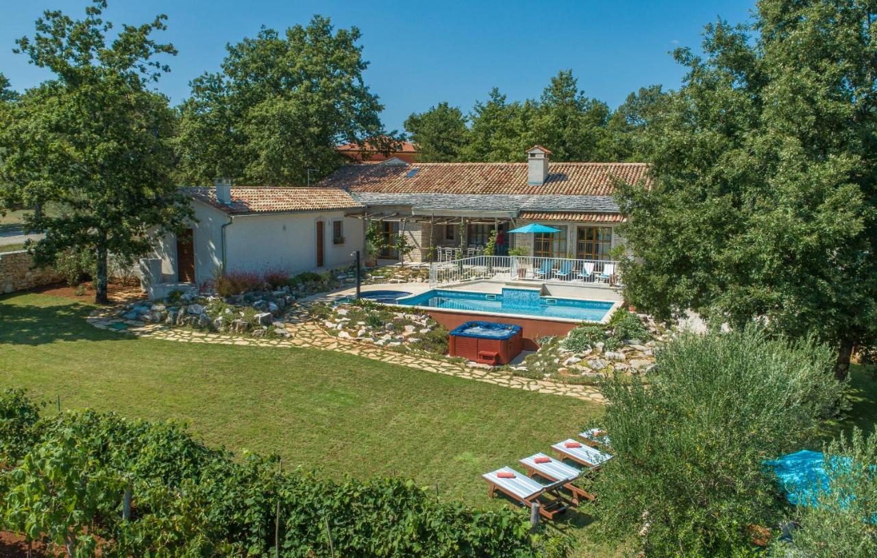 Family Villa Lipica With Private Pool And Jacuzzi Pazin Dış mekan fotoğraf