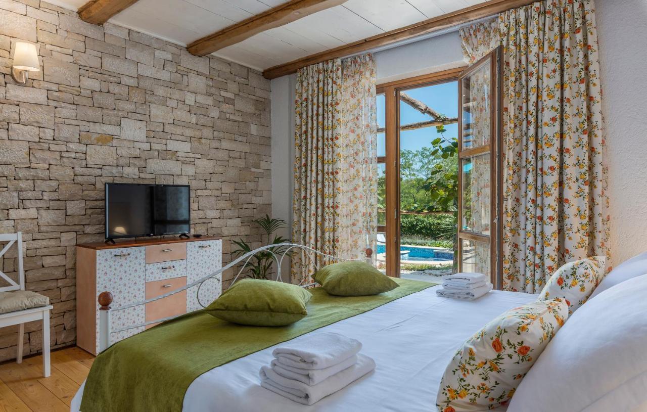 Family Villa Lipica With Private Pool And Jacuzzi Pazin Dış mekan fotoğraf
