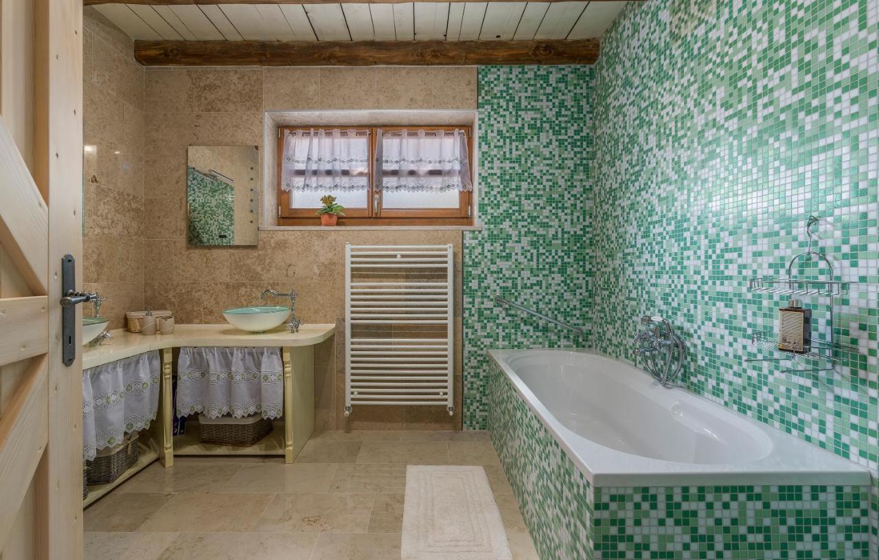 Family Villa Lipica With Private Pool And Jacuzzi Pazin Dış mekan fotoğraf
